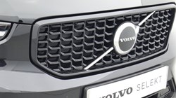 2025 (75) VOLVO XC40 2.0 B3P Plus Dark 5dr Auto*VAT QUALIFYING* 4666436
