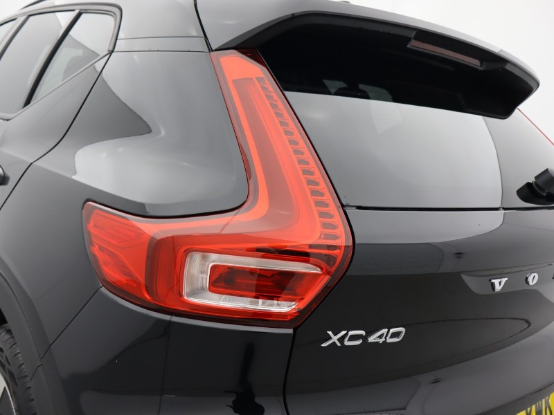 2025 (75) VOLVO XC40 2.0 B3P Plus Dark 5dr Auto*VAT QUALIFYING* 4666442