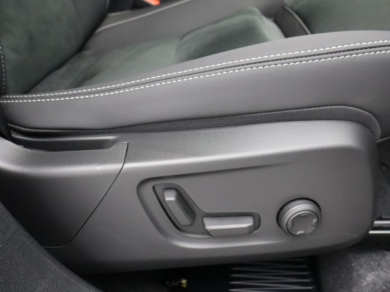 2025 (75) VOLVO XC40 2.0 B3P Plus Dark 5dr Auto*VAT QUALIFYING* 4666406