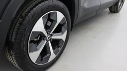 2025 (75) VOLVO XC40 2.0 B3P Plus Dark 5dr Auto*VAT QUALIFYING* 4666399