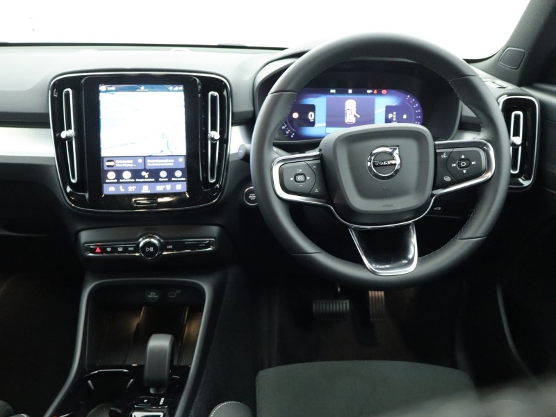 2025 (75) VOLVO XC40 2.0 B3P Plus Dark 5dr Auto*VAT QUALIFYING* 4666418