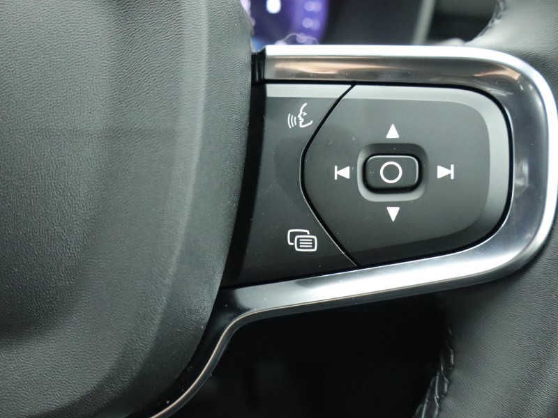 2025 (75) VOLVO XC40 2.0 B3P Plus Dark 5dr Auto*VAT QUALIFYING* 4666421