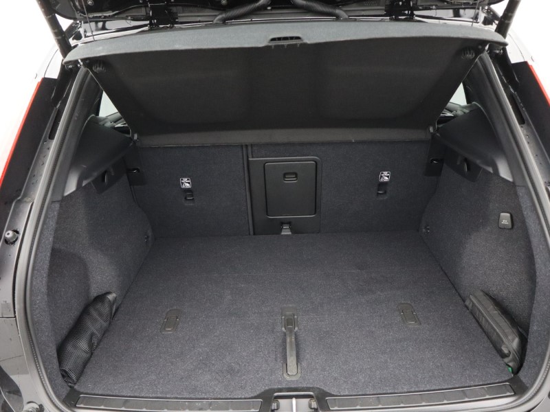 2025 (75) VOLVO XC40 2.0 B3P Plus Dark 5dr Auto*VAT QUALIFYING* 4666445