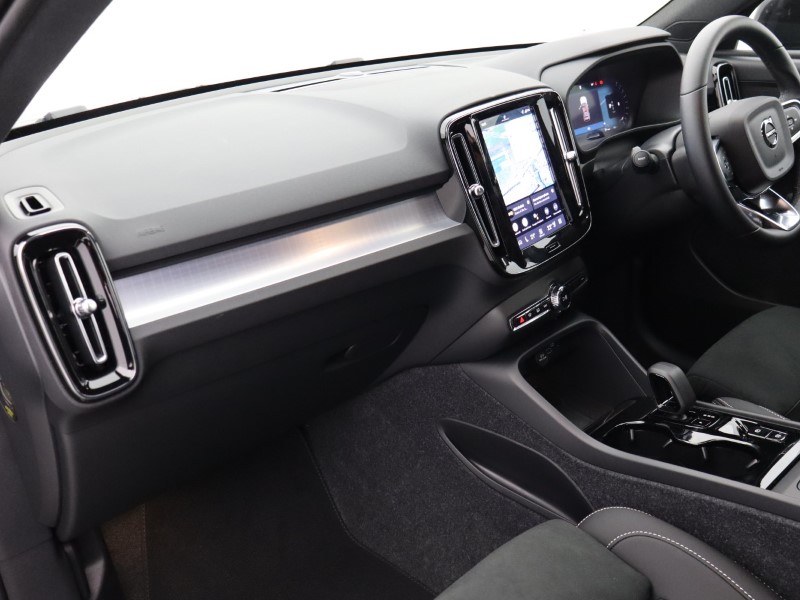 2025 (75) VOLVO XC40 2.0 B3P Plus Dark 5dr Auto*VAT QUALIFYING* 4666411