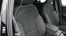 2025 (75) VOLVO XC40 2.0 B3P Plus Dark 5dr Auto*VAT QUALIFYING* 4666408