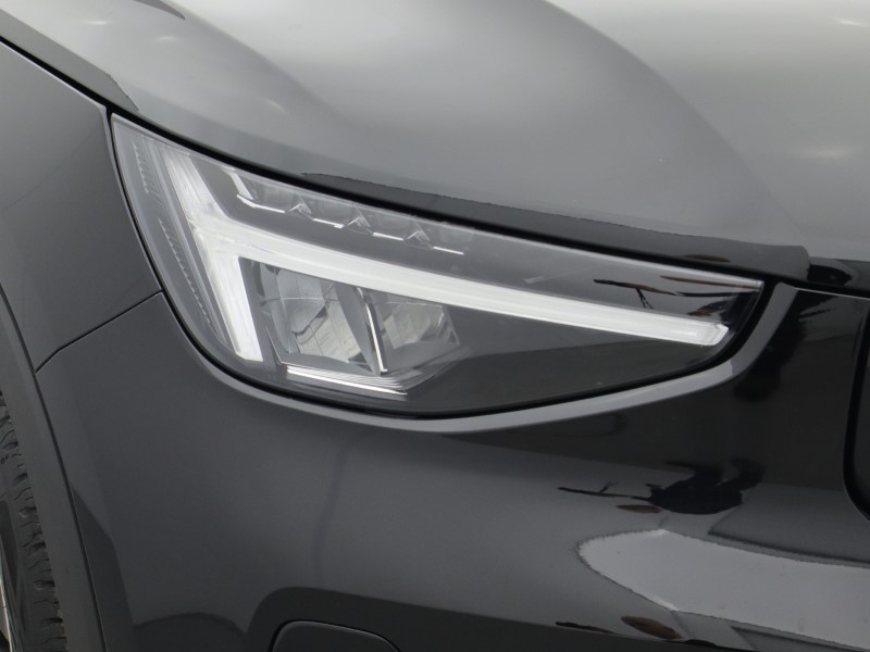 2025 (75) VOLVO XC40 2.0 B3P Plus Dark 5dr Auto*VAT QUALIFYING* 4666435