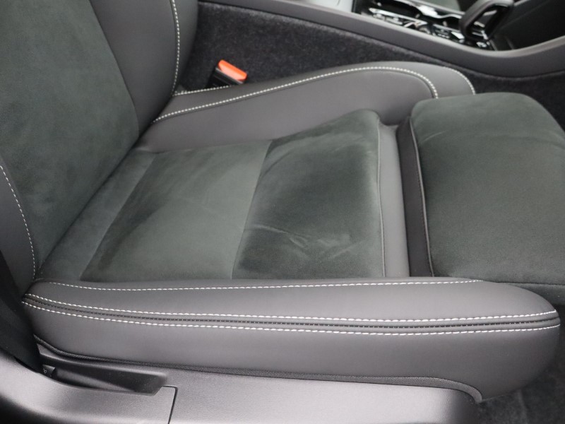 2025 (75) VOLVO XC40 2.0 B3P Plus Dark 5dr Auto*VAT QUALIFYING* 4666407