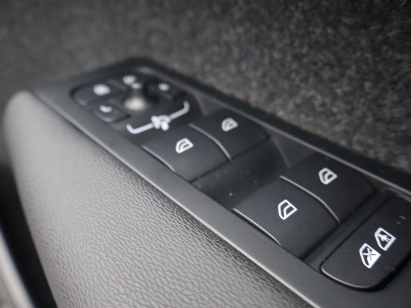 2025 (75) VOLVO XC40 2.0 B3P Ultra Dark 5dr Auto 4794389