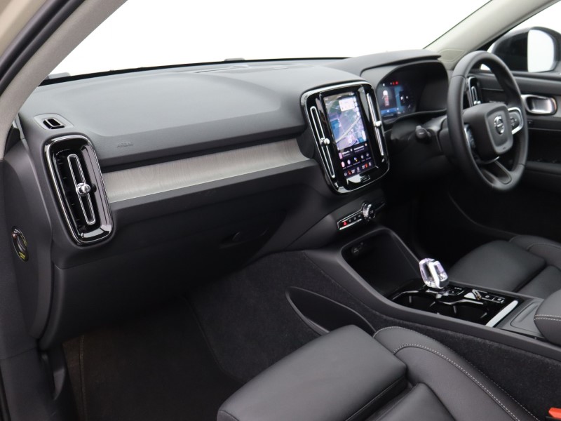 2025 (75) VOLVO XC40 2.0 B3P Ultra Dark 5dr Auto 4794398