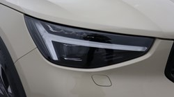 2025 (75) VOLVO XC40 2.0 B3P Ultra Dark 5dr Auto 4794377