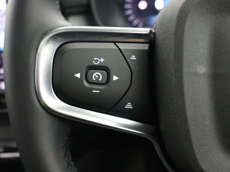 2025 (75) VOLVO XC40 2.0 B3P Ultra Dark 5dr Auto 4794411