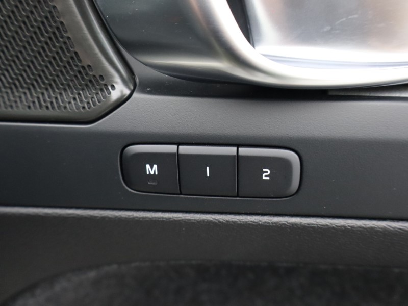 2025 (75) VOLVO XC40 2.0 B3P Ultra Dark 5dr Auto 4794391