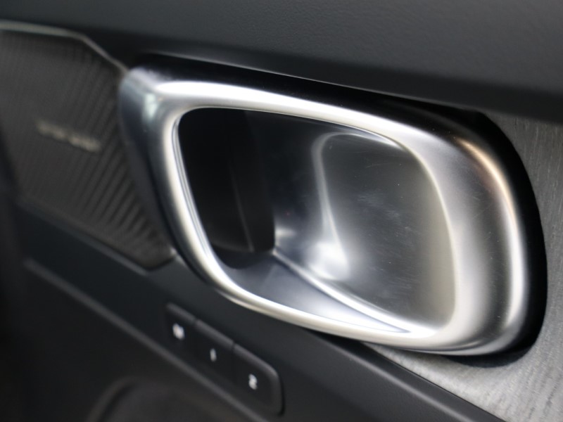 2025 (75) VOLVO XC40 2.0 B3P Ultra Dark 5dr Auto 4794390