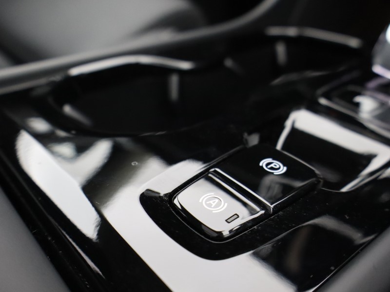 2025 (75) VOLVO XC40 2.0 B3P Ultra Dark 5dr Auto 4794423