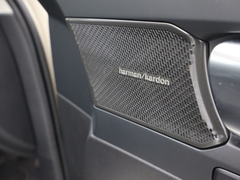 2025 (75) VOLVO XC40 2.0 B3P Ultra Dark 5dr Auto 4794388