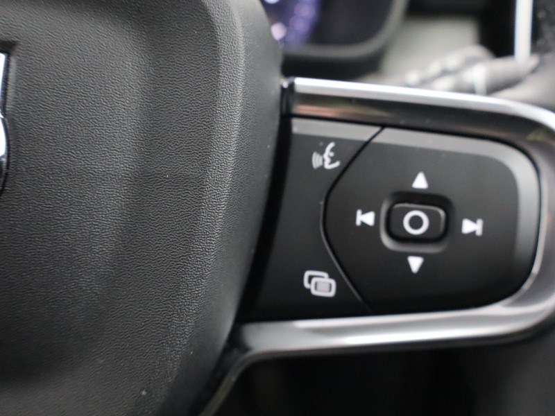 2025 (75) VOLVO XC40 2.0 B3P Ultra Dark 5dr Auto 4794412