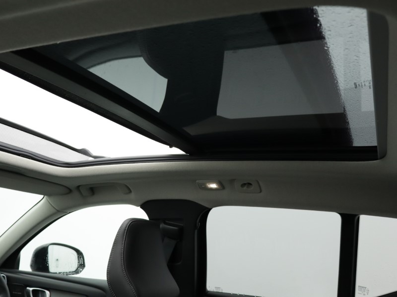 2025 (75) VOLVO XC40 2.0 B3P Ultra Dark 5dr Auto 4953767