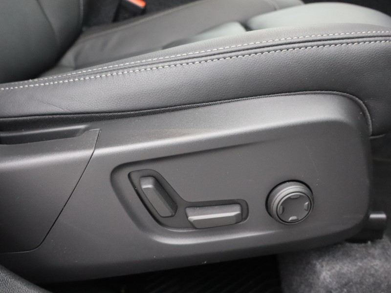 2025 (75) VOLVO XC40 2.0 B3P Ultra Dark 5dr Auto 4794393