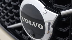 2025 (75) VOLVO XC40 2.0 B3P Ultra Dark 5dr Auto 4794380