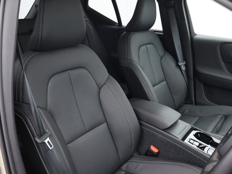 2025 (75) VOLVO XC40 2.0 B3P Ultra Dark 5dr Auto 4794395