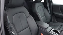 2025 (75) VOLVO XC40 2.0 B3P Ultra Dark 5dr Auto 4794395