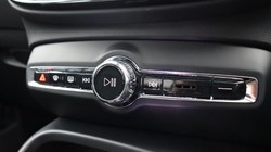 2025 (75) VOLVO XC40 2.0 B3P Ultra Dark 5dr Auto 4794421