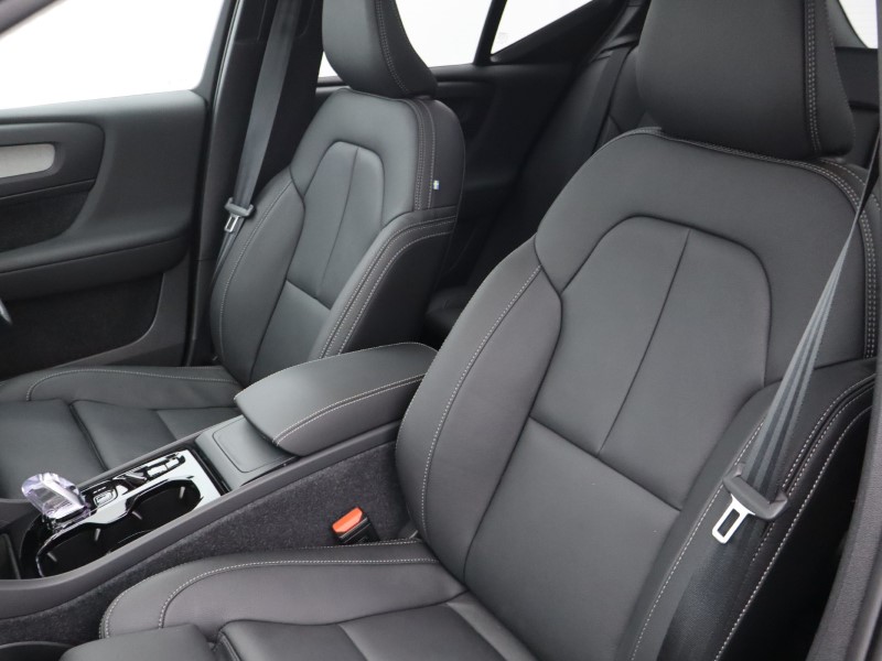 2025 (75) VOLVO XC40 2.0 B3P Ultra Dark 5dr Auto 4794397