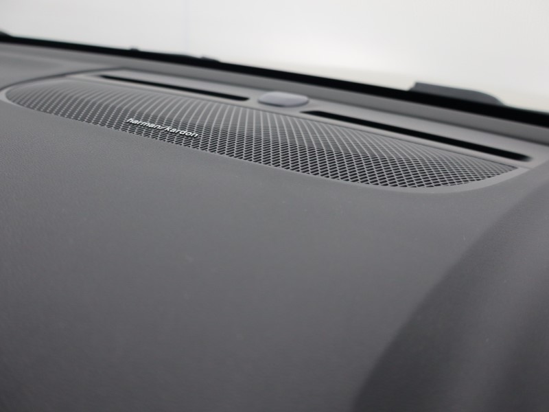 2025 (75) VOLVO XC40 2.0 B3P Ultra Dark 5dr Auto 4794425