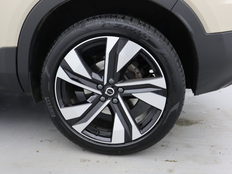 2025 (75) VOLVO XC40 2.0 B3P Ultra Dark 5dr Auto 4794365