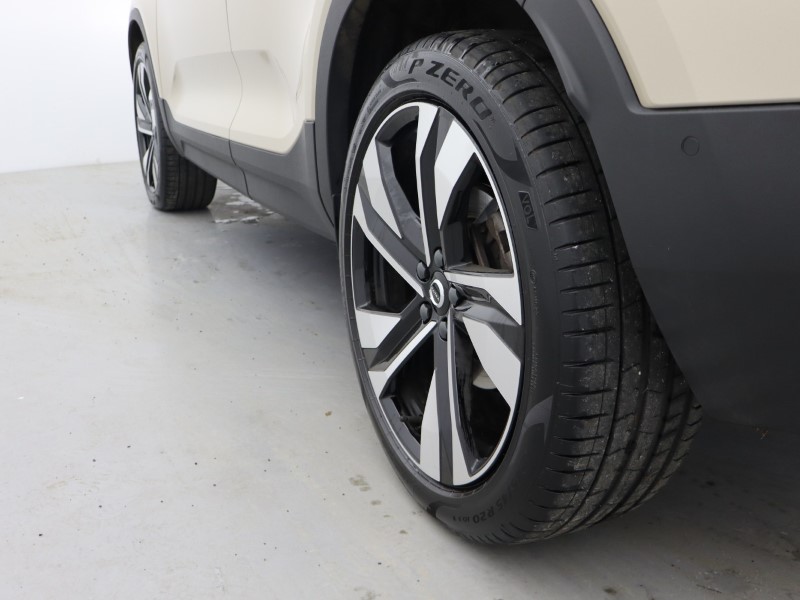 2025 (75) VOLVO XC40 2.0 B3P Ultra Dark 5dr Auto 4794366