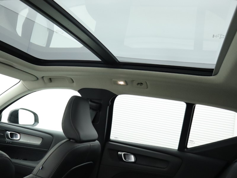 2025 (75) VOLVO XC40 2.0 B3P Ultra Dark 5dr Auto 4794402