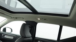 2025 (75) VOLVO XC40 2.0 B3P Ultra Dark 5dr Auto 4794402