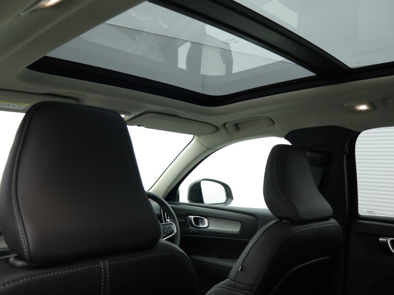 2025 (75) VOLVO XC40 2.0 B3P Ultra Dark 5dr Auto 4794401