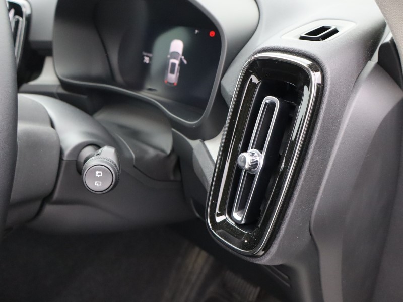 2025 (75) VOLVO XC40 2.0 B3P Ultra Dark 5dr Auto 4794392