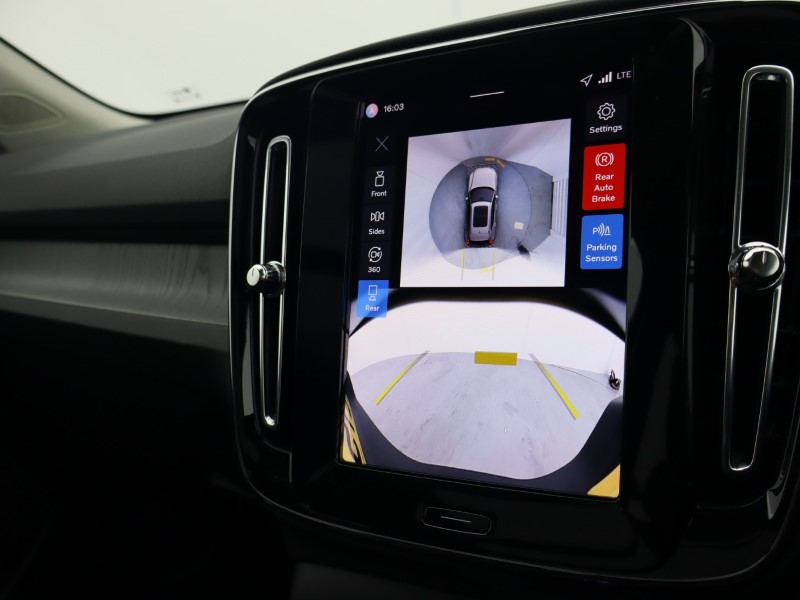 2025 (75) VOLVO XC40 2.0 B3P Ultra Dark 5dr Auto 4794415