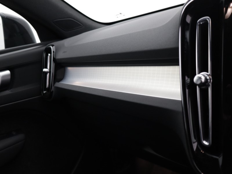 2025 (75) VOLVO XC40 2.0 B3P Plus Black Edition 5dr Auto 5282664