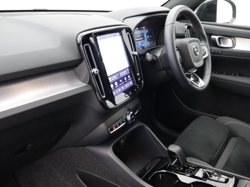 2025 (75) VOLVO XC40 2.0 B3P Plus Black Edition 5dr Auto 5282643
