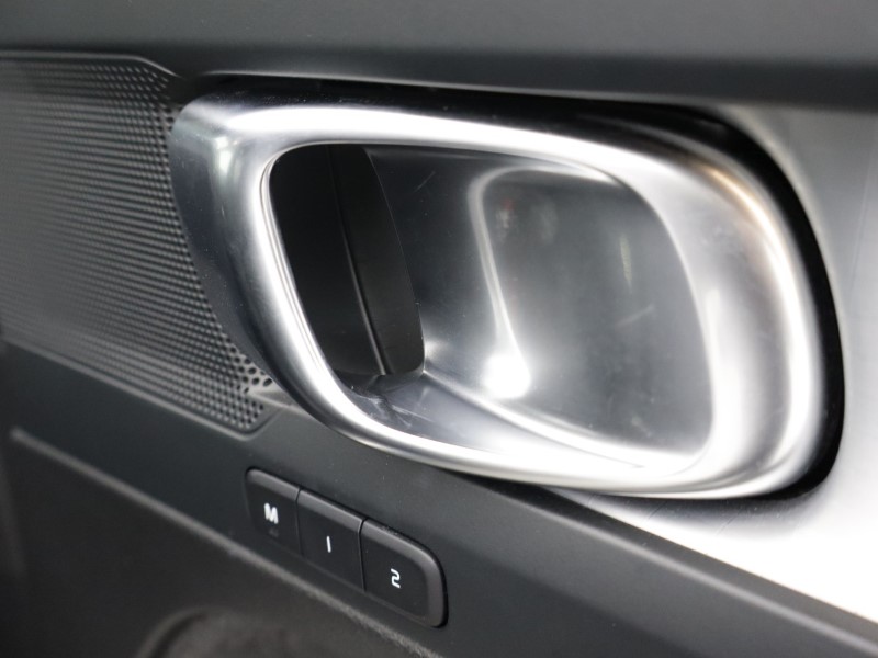 2025 (75) VOLVO XC40 2.0 B3P Plus Black Edition 5dr Auto 5282633