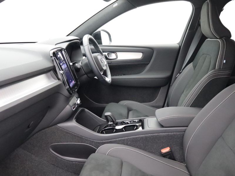 2025 (75) VOLVO XC40 2.0 B3P Plus Black Edition 5dr Auto 5282630