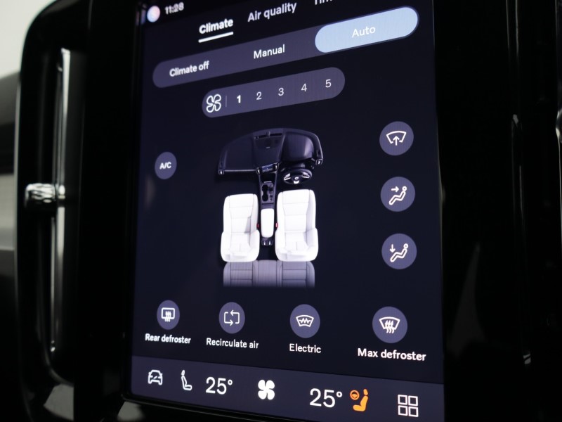 2025 (75) VOLVO XC40 2.0 B3P Plus Black Edition 5dr Auto 5282660