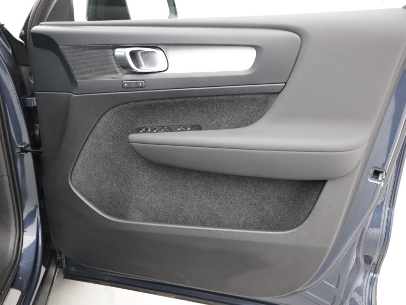 2025 (75) VOLVO XC40 2.0 B3P Plus Black Edition 5dr Auto 5282632