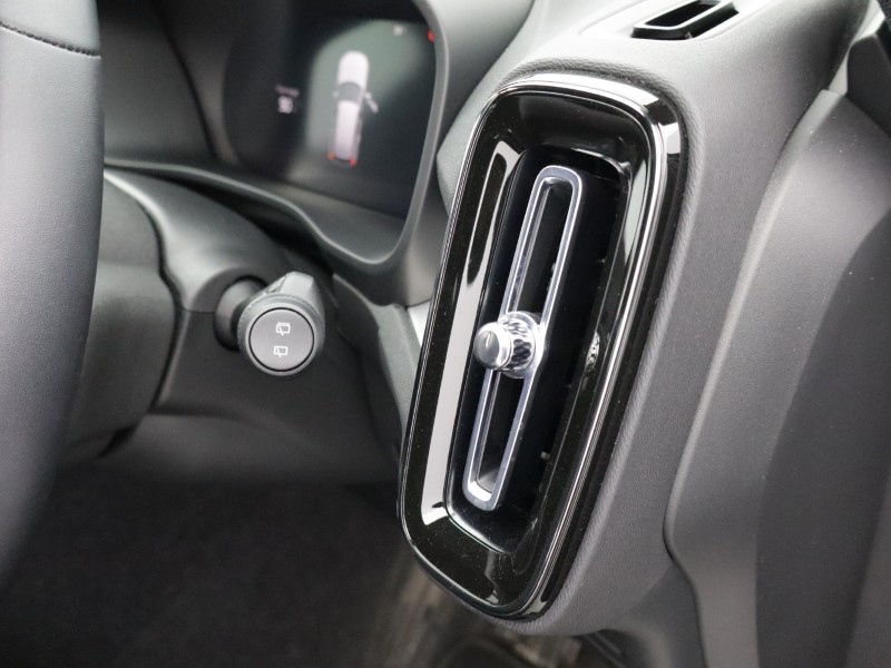 2025 (75) VOLVO XC40 2.0 B3P Plus Black Edition 5dr Auto 5282636