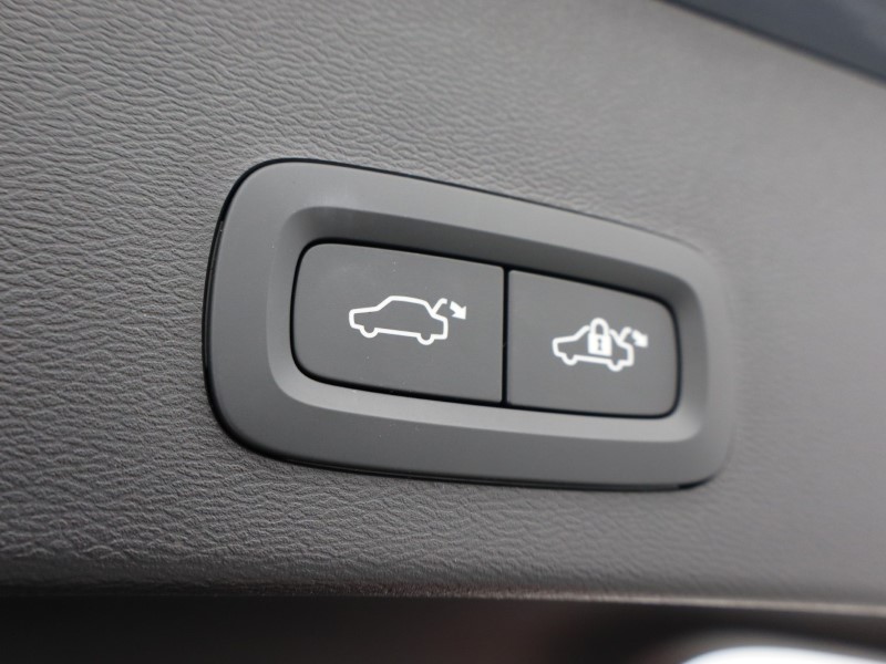 2025 (75) VOLVO XC40 2.0 B3P Plus Black Edition 5dr Auto 5282629