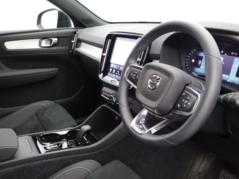 2025 (75) VOLVO XC40 2.0 B3P Plus Black Edition 5dr Auto 5282637