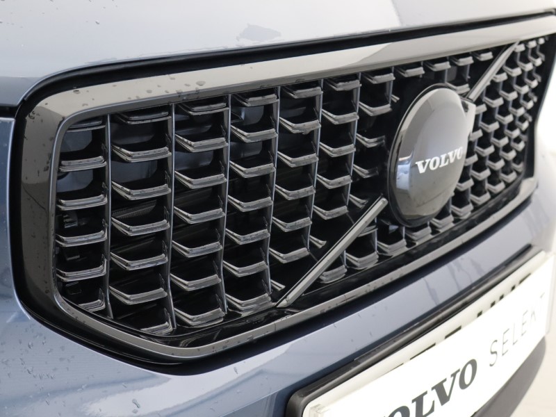 2025 (75) VOLVO XC40 2.0 B3P Plus Black Edition 5dr Auto 5282616