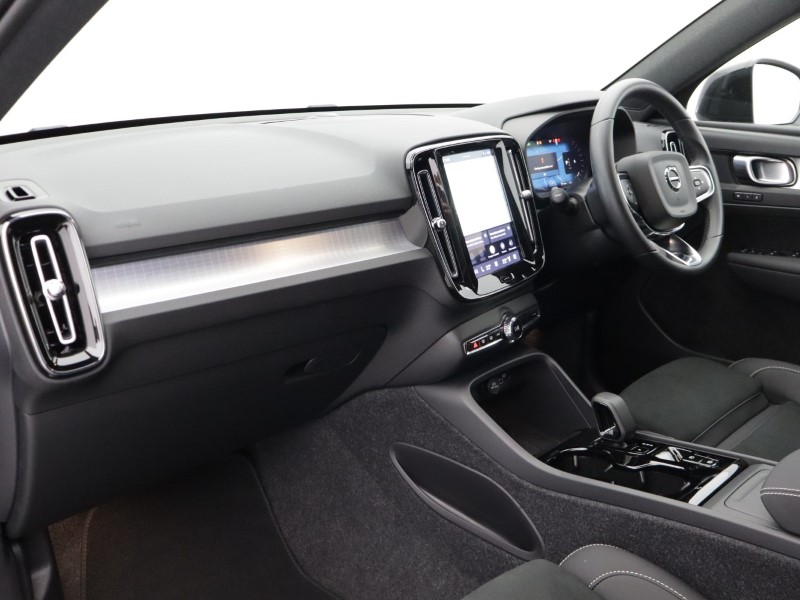 2025 (75) VOLVO XC40 2.0 B3P Plus Black Edition 5dr Auto 5279130