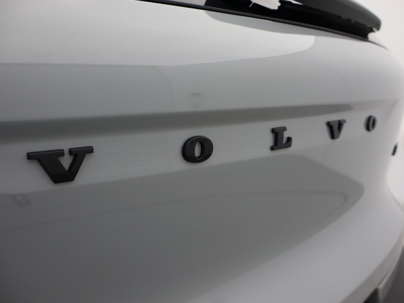 2025 (75) VOLVO XC40 2.0 B3P Plus Black Edition 5dr Auto 5279108