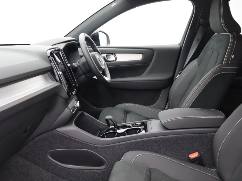 2025 (75) VOLVO XC40 2.0 B3P Plus Black Edition 5dr Auto 5279116