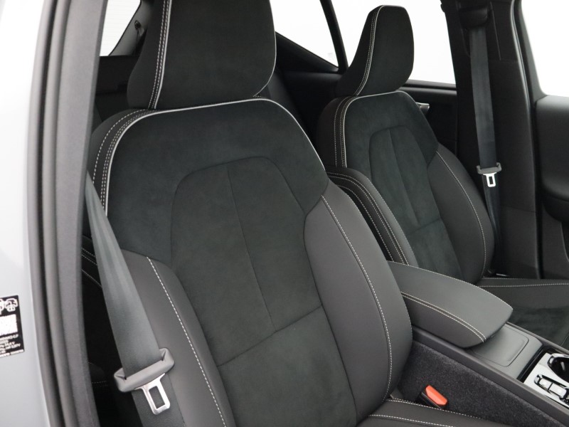 2025 (75) VOLVO XC40 2.0 B3P Plus Black Edition 5dr Auto 5279126