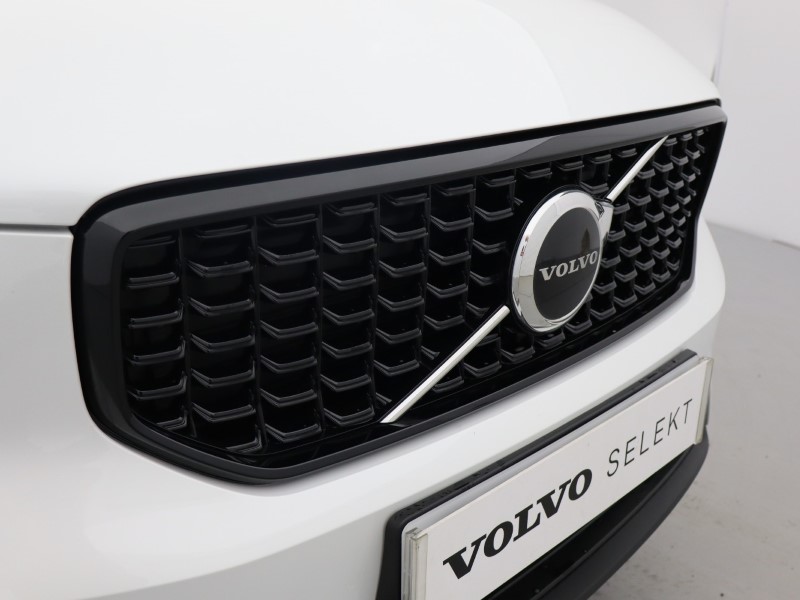 2025 (75) VOLVO XC40 2.0 B3P Plus Dark 5dr Auto*VAT QUALIFYING* 4670041